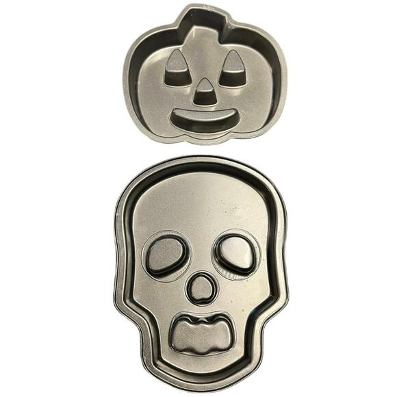 Wilton Set of Two Halloween Cake Pans Skull and Pumpkin - Picture 1 of 3